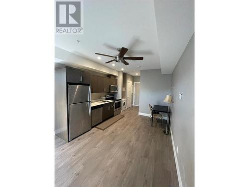 925 Leon Avenue Unit# 340, Kelowna, BC - Indoor Photo Showing Kitchen