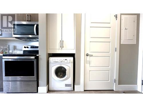 925 Leon Avenue Unit# 340, Kelowna, BC - Indoor Photo Showing Laundry Room