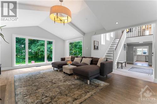 5446 Woodeden Drive, Manotick, ON - Indoor Photo Showing Living Room