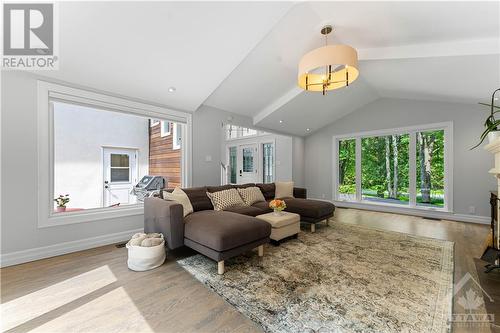 5446 Woodeden Drive, Manotick, ON - Indoor Photo Showing Living Room