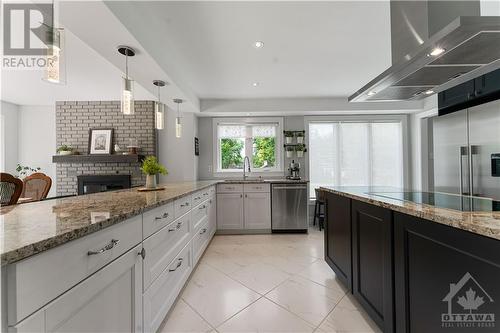 5446 Woodeden Drive, Manotick, ON - Indoor Photo Showing Kitchen With Upgraded Kitchen