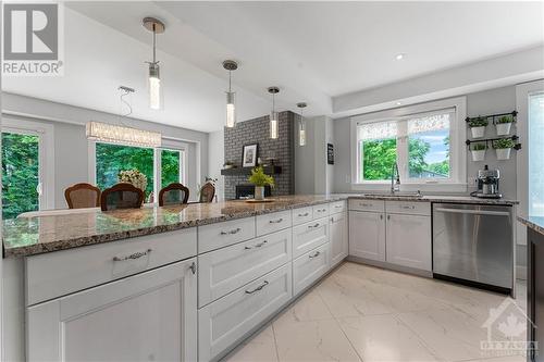 5446 Woodeden Drive, Manotick, ON - Indoor Photo Showing Kitchen With Upgraded Kitchen