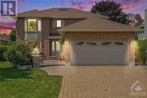 Sitting on a premium lot with 76' of frontage - 5 Springwood Circle, Ottawa, ON - Outdoor