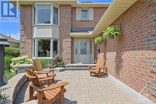 Stunning interlock design with built in lights - 5 Springwood Circle, Ottawa, ON - Outdoor With Exterior