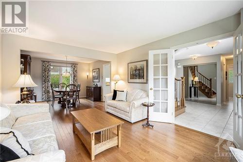 5 Springwood Circle, Ottawa, ON - Indoor Photo Showing Living Room