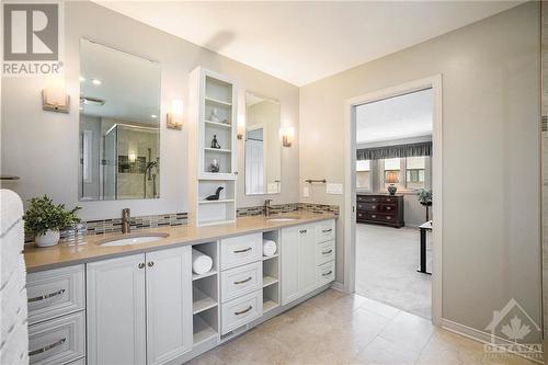 Fabulous storage - 5 Springwood Circle, Ottawa, ON - Indoor Photo Showing Bathroom