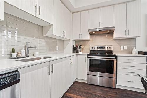 320 Plains Road E|Unit #211, Burlington, ON - Indoor Photo Showing Kitchen With Upgraded Kitchen