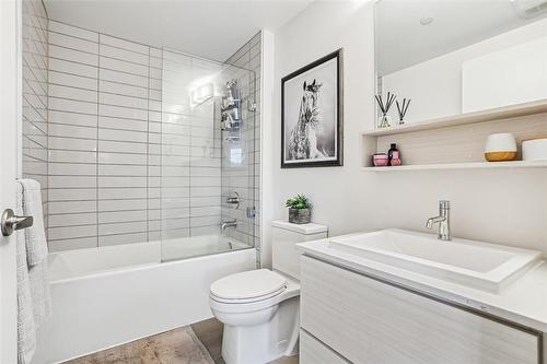 320 Plains Road E|Unit #211, Burlington, ON - Indoor Photo Showing Bathroom