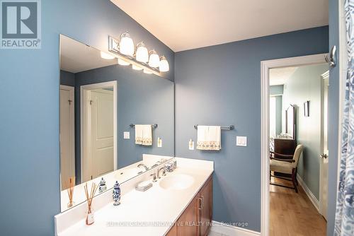 Ph 13 - 125 Wilson Street W, Hamilton, ON - Indoor Photo Showing Bathroom