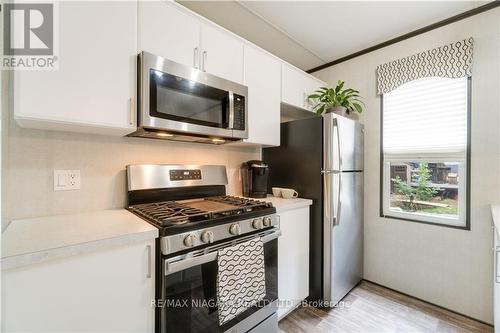 253 - 8845 Lundy'S Lane, Niagara Falls, ON - Indoor Photo Showing Kitchen