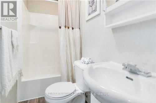 253 - 8845 Lundy'S Lane, Niagara Falls, ON - Indoor Photo Showing Bathroom