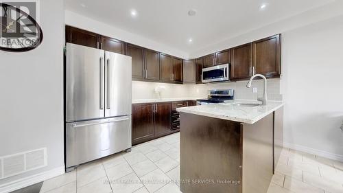 64 Stoneglen Way, Hamilton, ON - Indoor Photo Showing Kitchen With Upgraded Kitchen