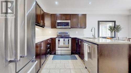 64 Stoneglen Way, Hamilton, ON - Indoor Photo Showing Kitchen With Upgraded Kitchen