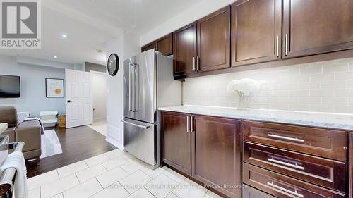 64 Stoneglen Way, Hamilton, ON - Indoor Photo Showing Kitchen