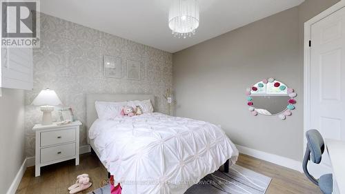 64 Stoneglen Way, Hamilton, ON - Indoor Photo Showing Bedroom