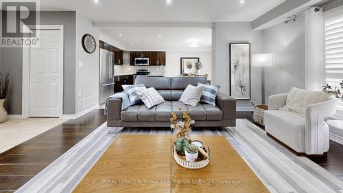 64 Stoneglen Way, Hamilton, ON - Indoor Photo Showing Living Room