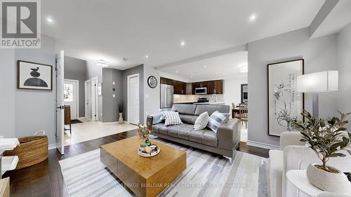 64 Stoneglen Way, Hamilton, ON - Indoor Photo Showing Living Room