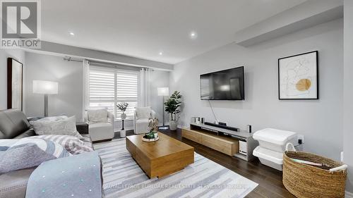 64 Stoneglen Way, Hamilton, ON - Indoor Photo Showing Living Room