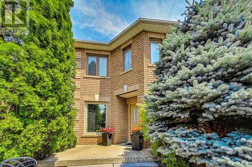 125 Claremont Lane, Vaughan (West Woodbridge), ON - Outdoor