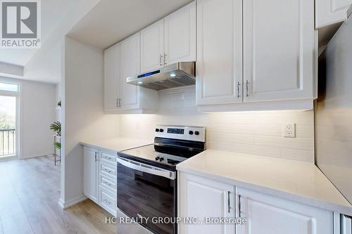 17 Rattenbury Road, Vaughan (Patterson), ON - Indoor Photo Showing Kitchen