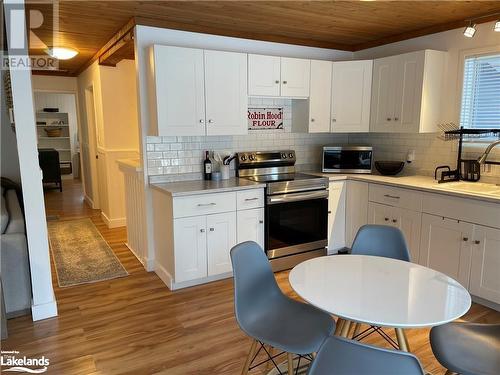 40 Bridgeview Lane, Huntsville, ON - Indoor Photo Showing Kitchen