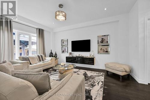 190 Bellagio Avenue, Hamilton, ON - Indoor Photo Showing Living Room