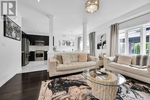 190 Bellagio Avenue, Hamilton, ON - Indoor Photo Showing Living Room