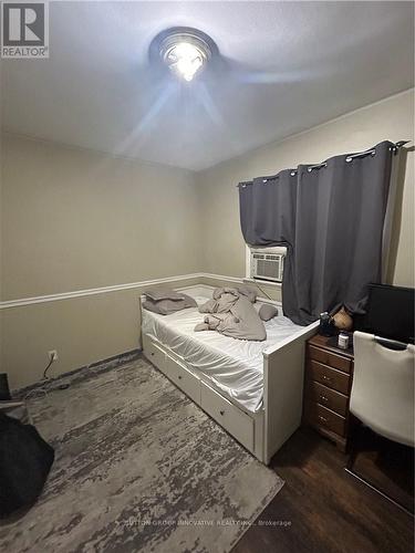 730 Queensdale Avenue E, Hamilton, ON - Indoor Photo Showing Bedroom
