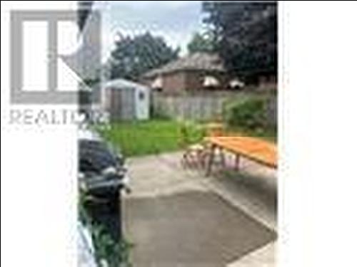 730 Queensdale Avenue E, Hamilton, ON - Outdoor