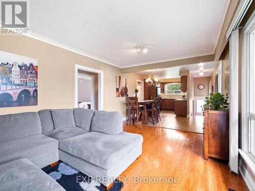 374 Wentworth Street, Oakville, ON - Indoor Photo Showing Living Room