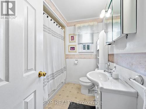 374 Wentworth Street, Oakville, ON - Indoor Photo Showing Bathroom