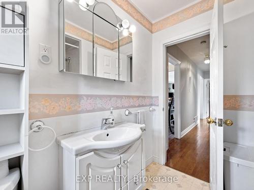 374 Wentworth Street, Oakville, ON - Indoor Photo Showing Bathroom