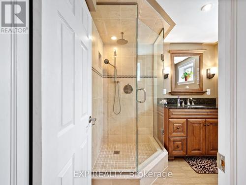 374 Wentworth Street, Oakville, ON - Indoor Photo Showing Bathroom