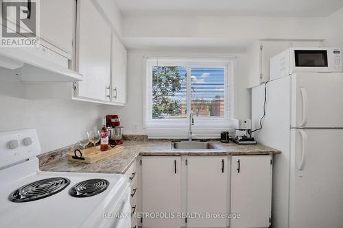 3 - 2641 Meadowbrook Lane, Windsor, ON - Indoor Photo Showing Kitchen