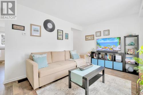 3 - 2641 Meadowbrook Lane, Windsor, ON - Indoor Photo Showing Living Room