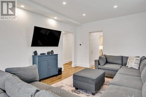 53 William Street, Kawartha Lakes, ON - Indoor Photo Showing Living Room