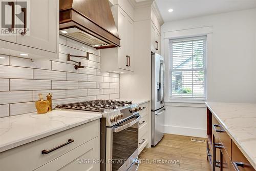 53 William Street, Kawartha Lakes, ON - Indoor Photo Showing Kitchen With Upgraded Kitchen