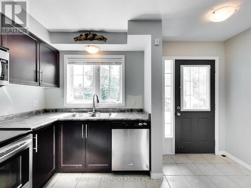 19 - 1328 Upper Sherman Avenue, Hamilton, ON - Indoor Photo Showing Kitchen