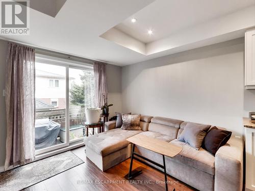 19 - 1328 Upper Sherman Avenue, Hamilton, ON - Indoor Photo Showing Living Room