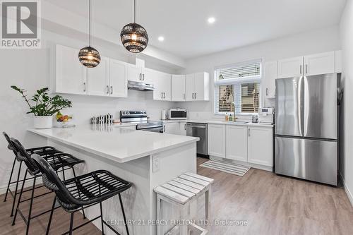 4 - 157 Summersides Boulevard, Pelham, ON - Indoor Photo Showing Kitchen With Double Sink With Upgraded Kitchen