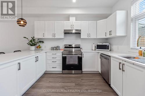 4 - 157 Summersides Boulevard, Pelham, ON - Indoor Photo Showing Kitchen