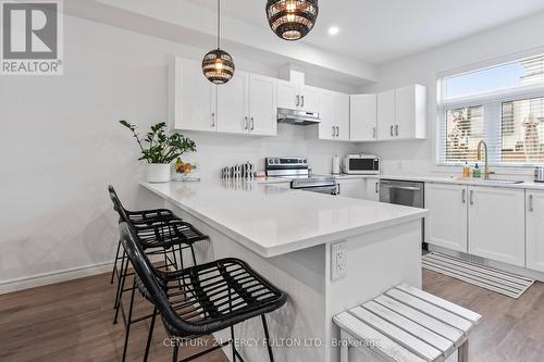 4 - 157 Summersides Boulevard, Pelham, ON - Indoor Photo Showing Kitchen With Upgraded Kitchen