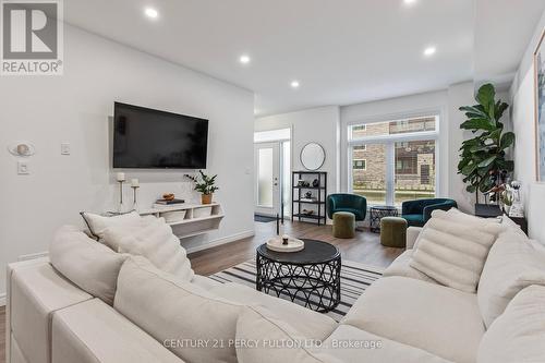 4 - 157 Summersides Boulevard, Pelham, ON - Indoor Photo Showing Living Room