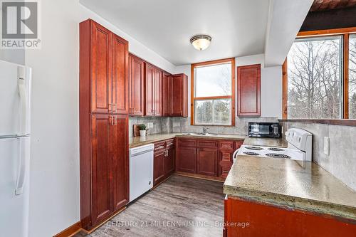 141 Kandahar Lane, Blue Mountains (Blue Mountain Resort Area), ON - Indoor Photo Showing Kitchen