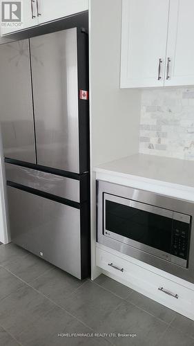 31 Crossmore Crescent, Cambridge, ON - Indoor Photo Showing Kitchen