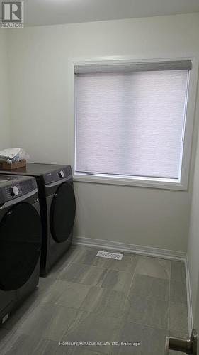 31 Crossmore Crescent, Cambridge, ON - Indoor Photo Showing Laundry Room