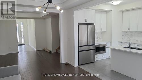 31 Crossmore Crescent, Cambridge, ON - Indoor Photo Showing Kitchen