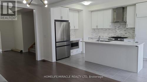 31 Crossmore Crescent, Cambridge, ON - Indoor Photo Showing Kitchen