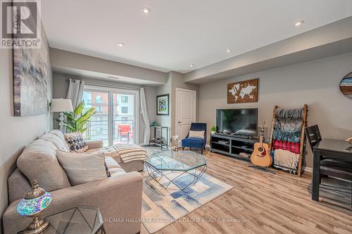 405 - 302 Essa Road, Barrie, ON - Indoor Photo Showing Living Room