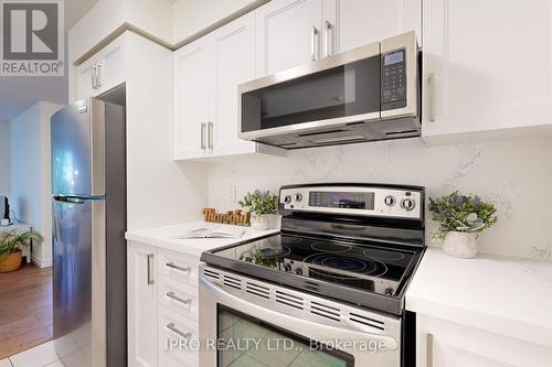 609 - 61 Heintzman Street, Toronto, ON - Indoor Photo Showing Kitchen